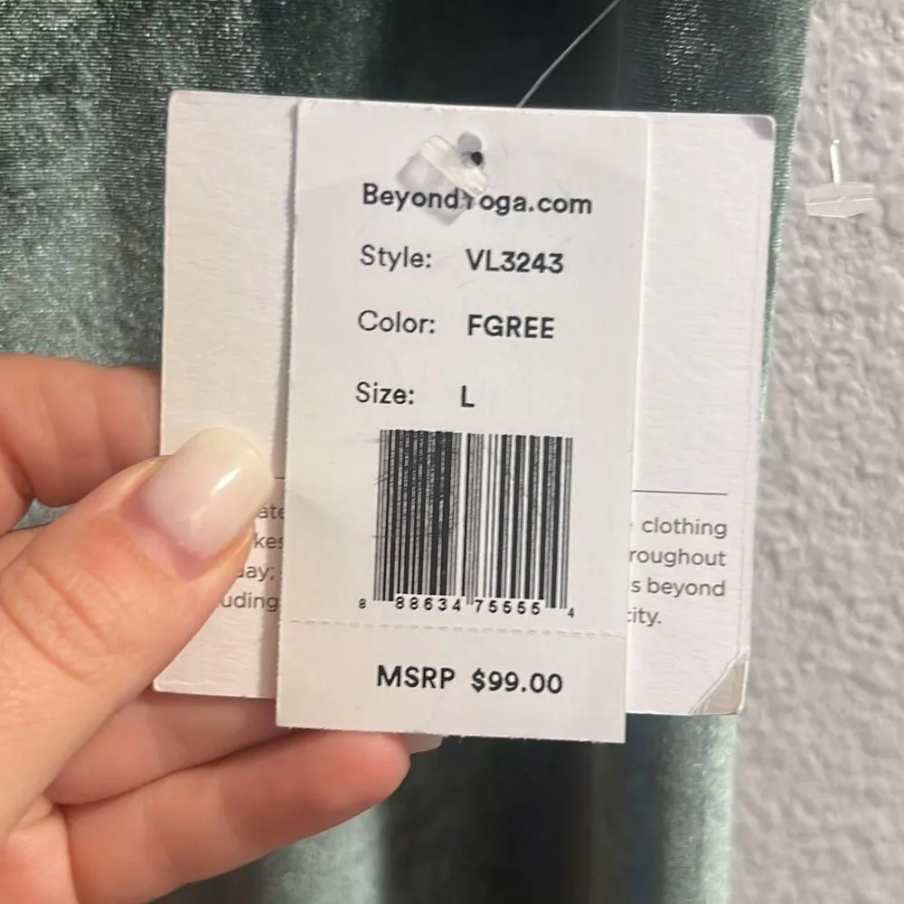 ✨Beyond Yoga VELVET MOTION SZ LARGE LEGGINGS IN EMERALD GREEN✨ - Image 6