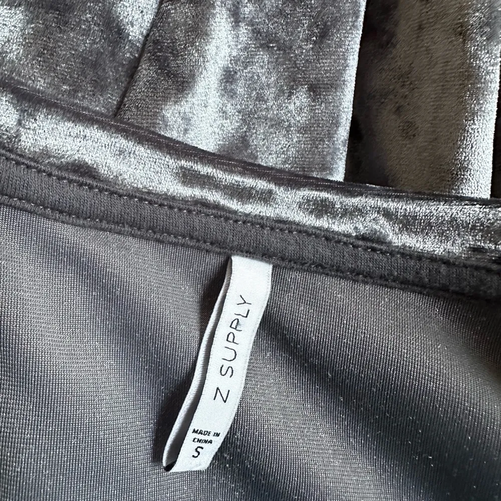 Z Supply Crushed Velvet Top Silver Grey Boutique Boho Indie Preppy Chic Small - Image 3