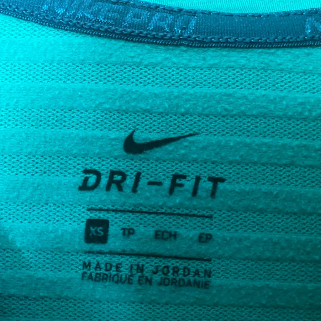 Womens xs nike dri fit jacket - Image 2