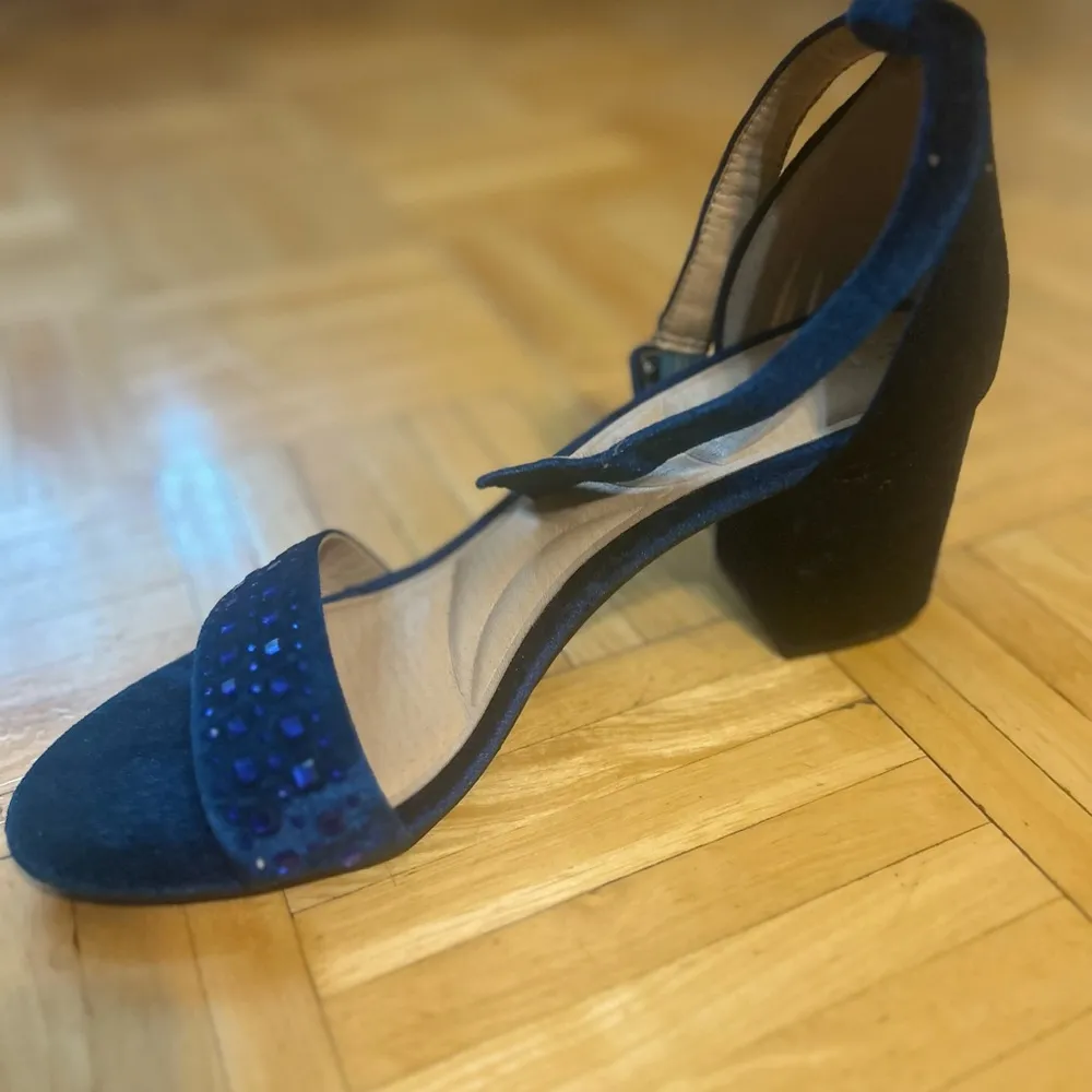 CL by Laundry Comfort Cushion Velvet Heels - Image 9