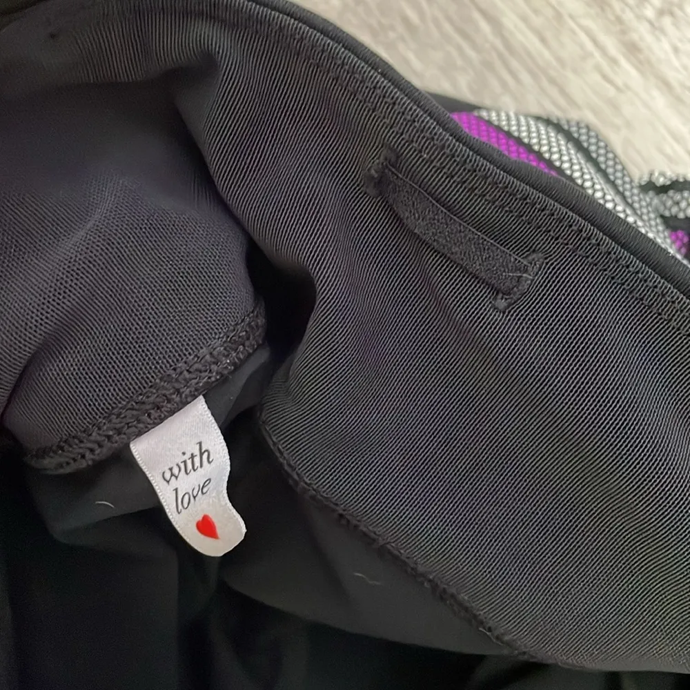 Black with Pink & White Stripes Capri Leggings Size Small - Image 9