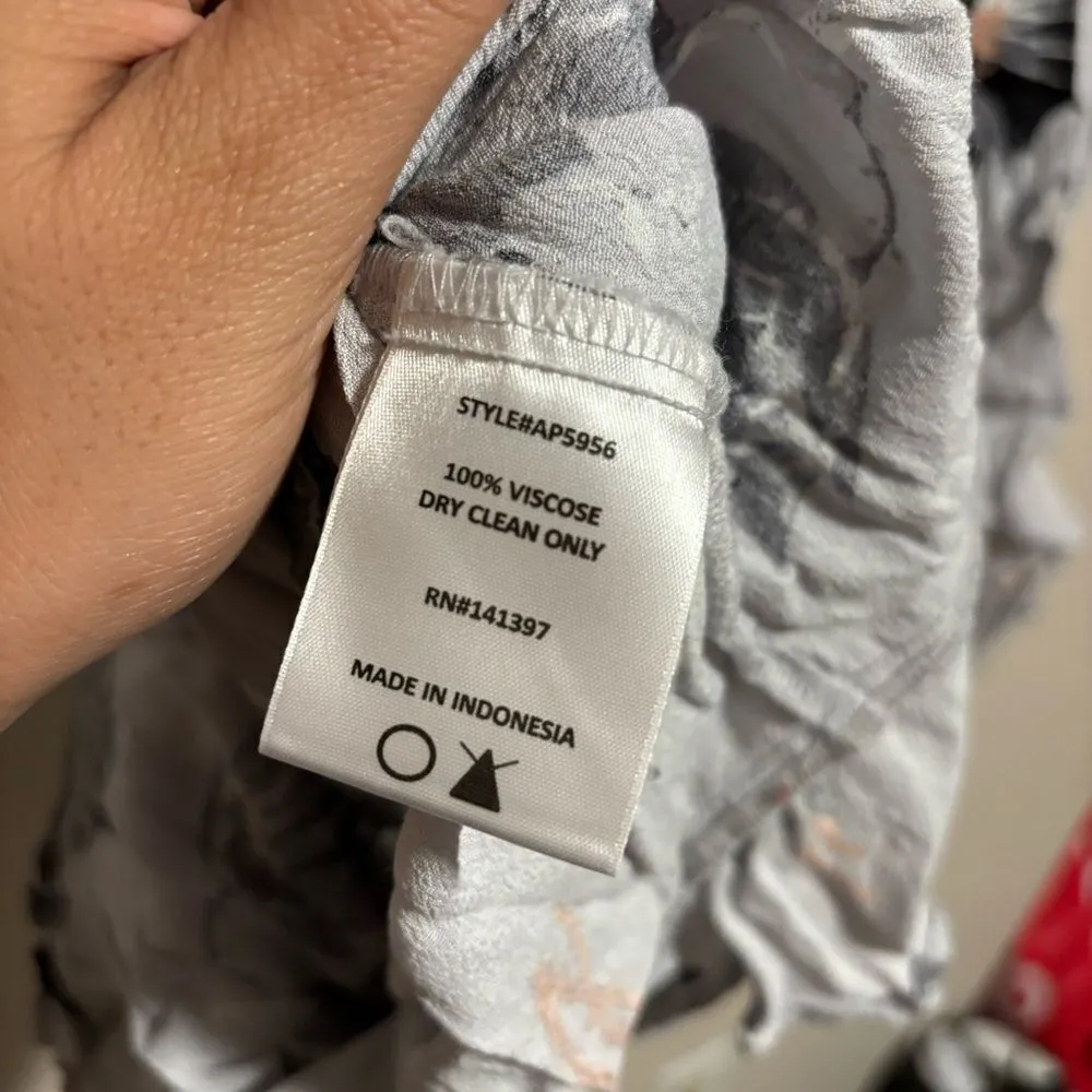 ASTR The Label Floral Romper Gray Poppy Shorts Tie Waist- Size XS - Image 9