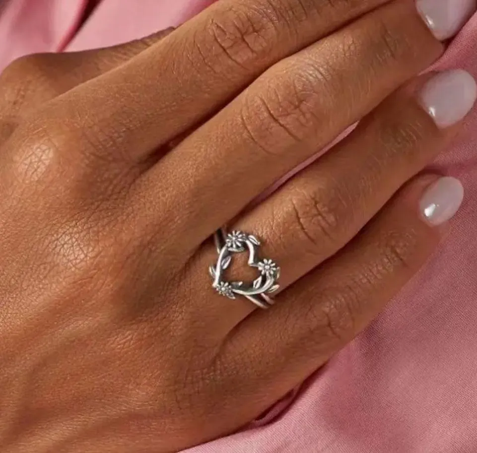 Gorgeous Stainless Steel Silver Hollow Heart Ring Size 8 - Image 3