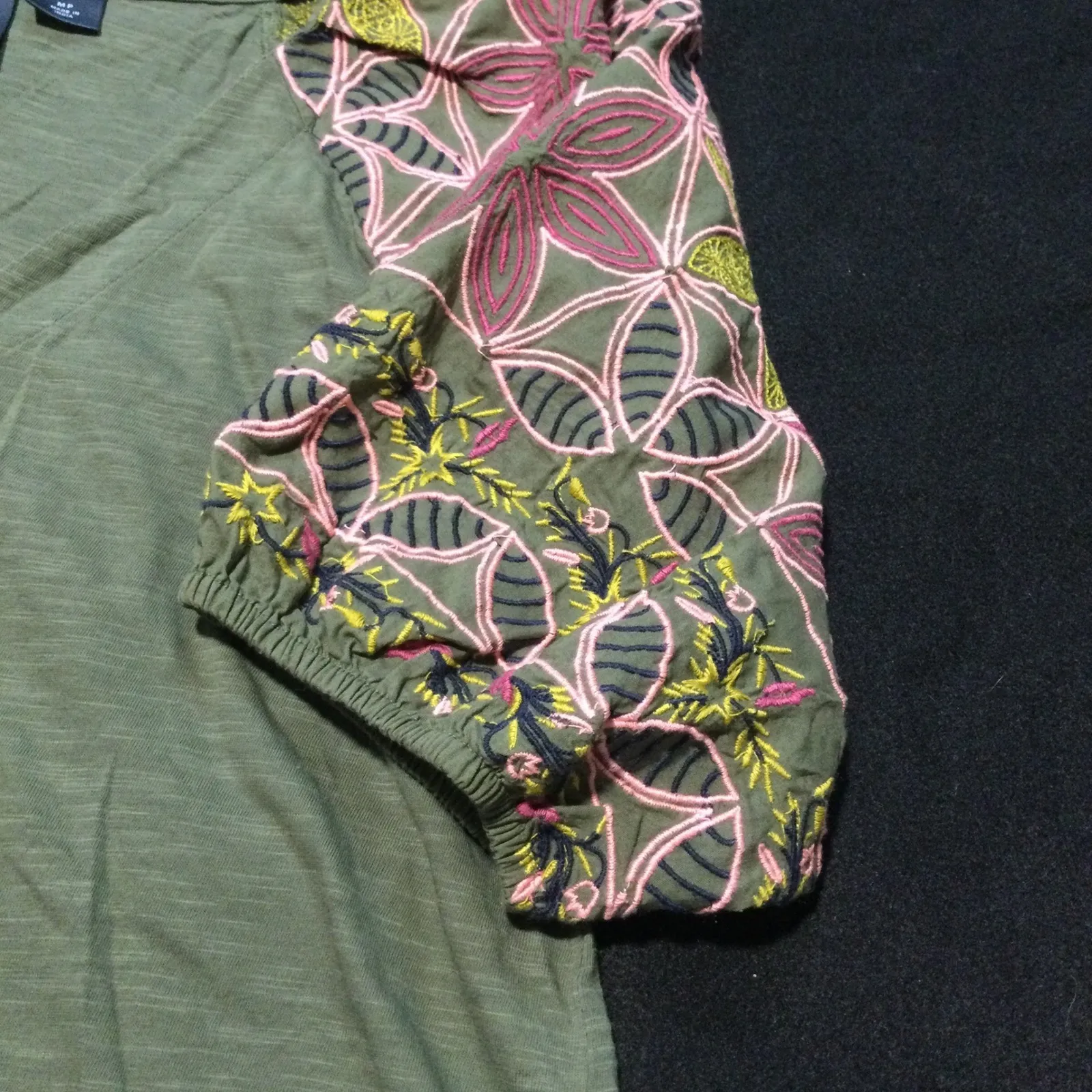 Maeve Anthropologie Embroidered Floral Sleeve Raglan T Shirt Olive Green M Size M - Image 4