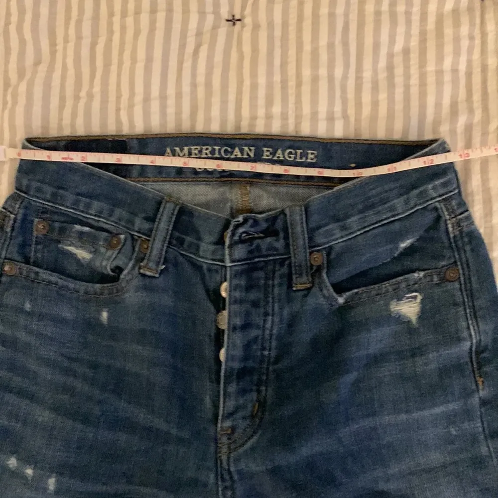 American Eagle Outfitters Vintage High-Rise Distressed Blue Jeans - Image 5