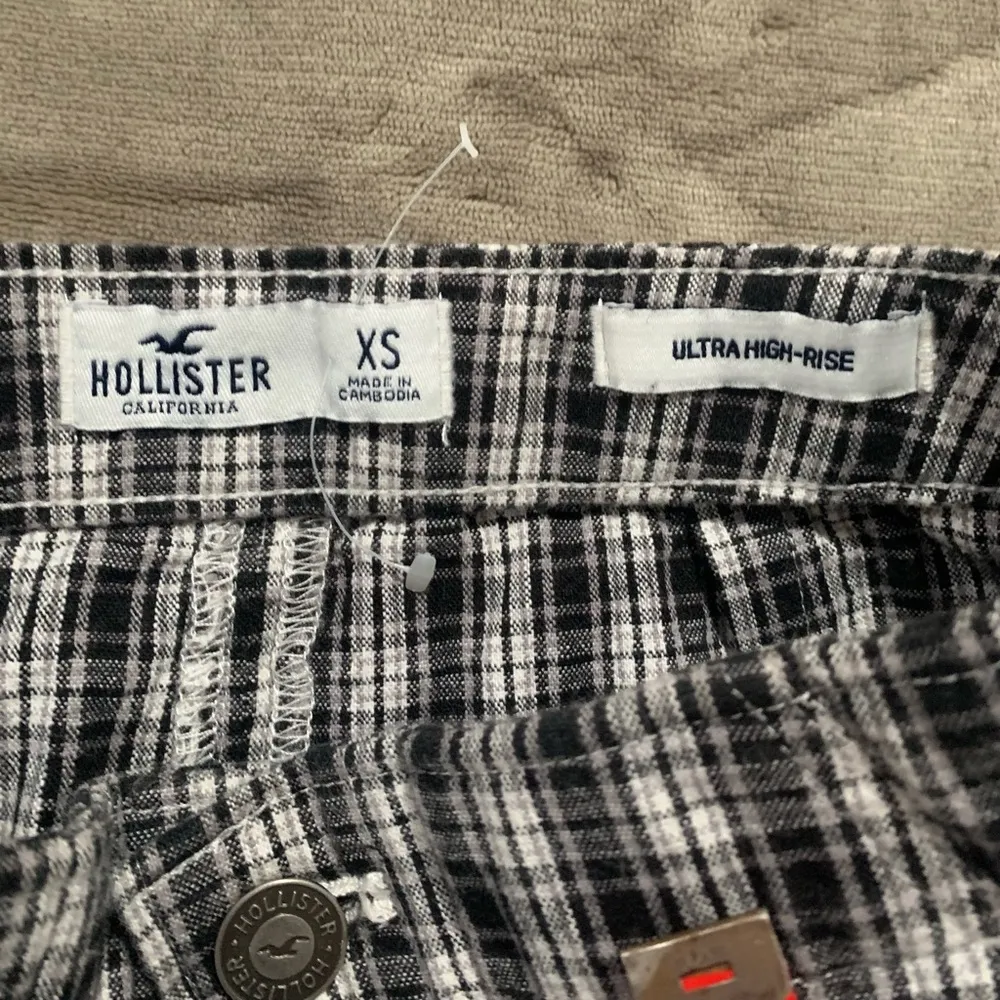 Hollister Ultra High Rise Plaid Mini Skirt size XS - Image 4