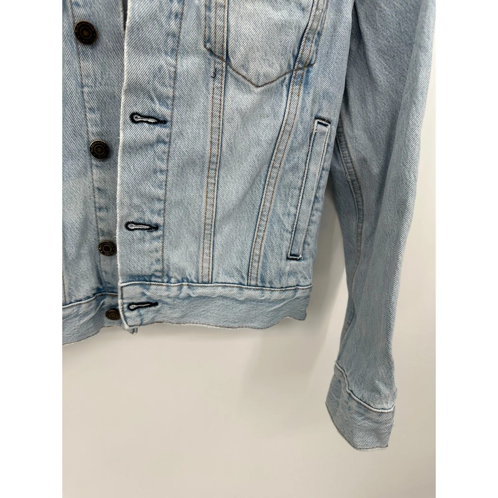 Reformation Jeans Jacket Women XS Blue Tahoe Light Wash Denim Button Front - Image 4