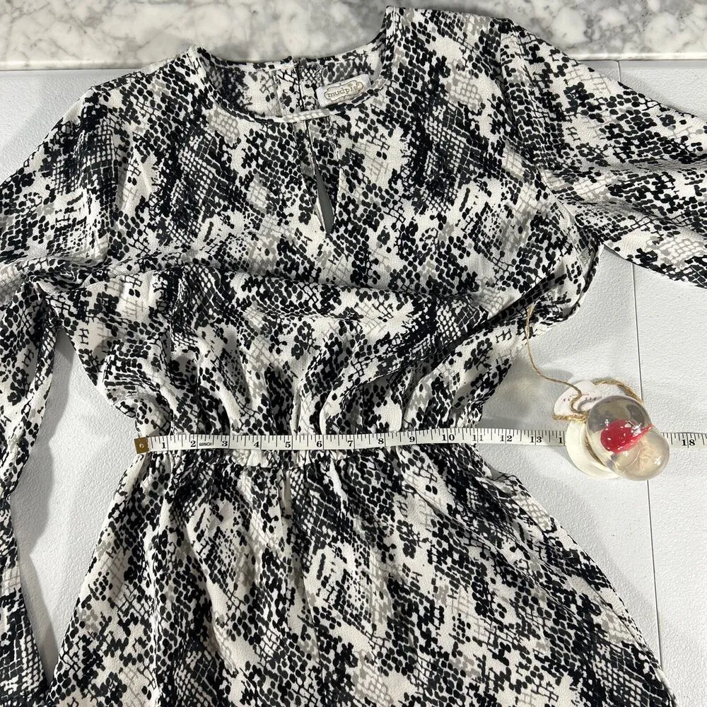 Mudpie Women's Romper Black white Snake Print Size S Bell Sleeves Elastic Waist - Image 7
