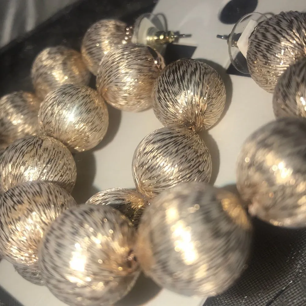 ✨ Thread-Wrapped Ball Hoop Earrings✨ - Image 4