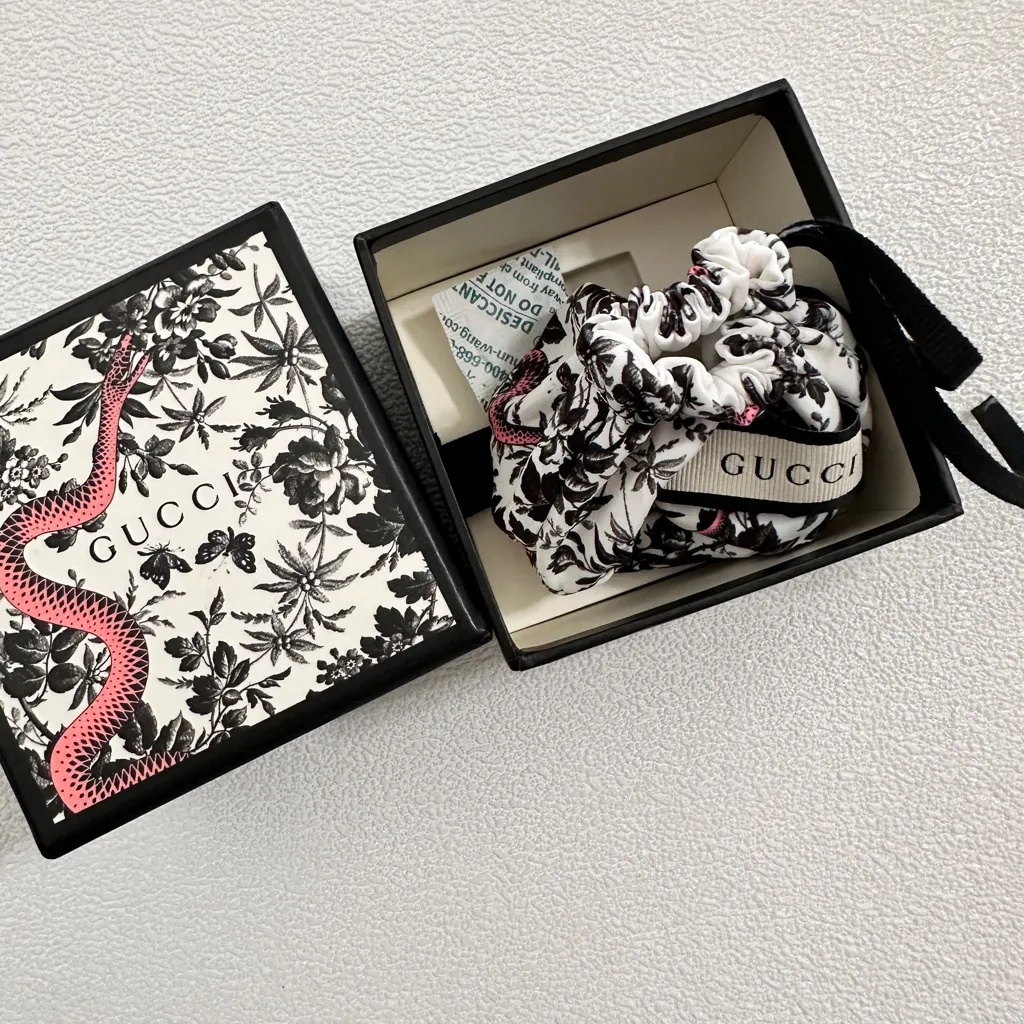 NWOT authentic Gucci Sterling Silver Enamel GucciGhost Pineapple GG Ring us6 - Image 16