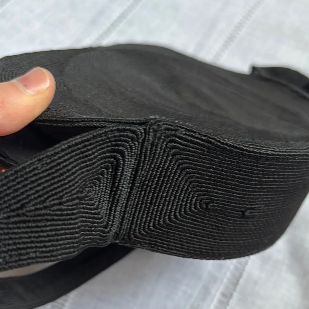 Vintage Black Woven Shoulder Bag with Crescent Shape - Image 5