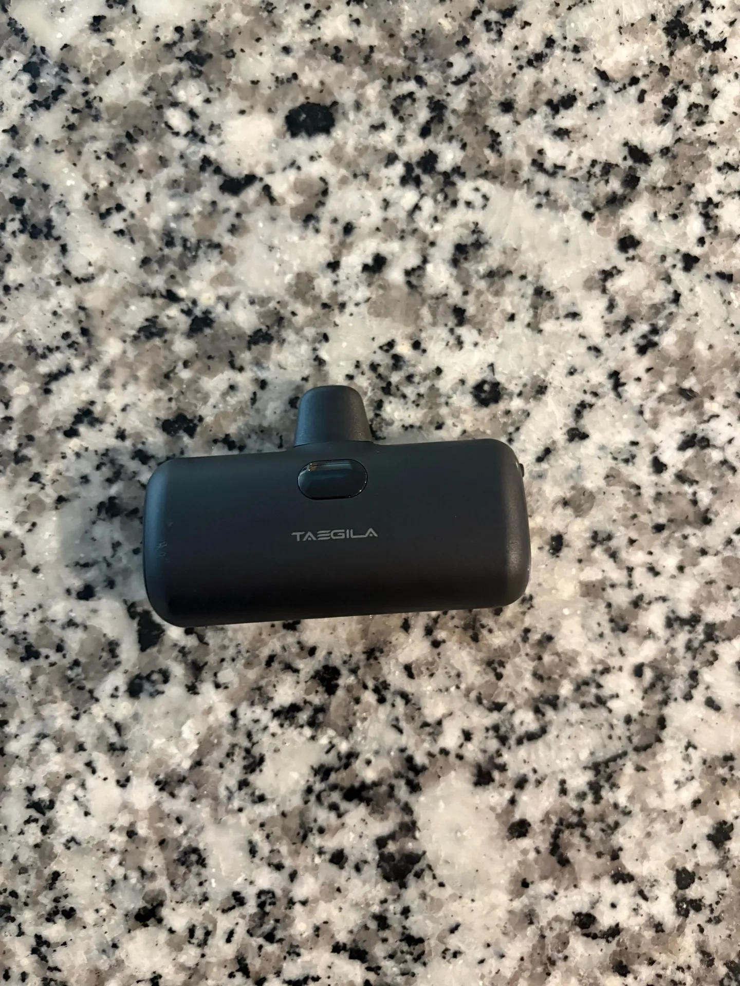 AirPods Apple/Free Portable Charger  - Image 4