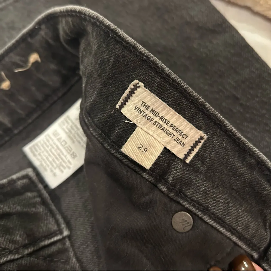 Madewell The Mid-Rise Perfect Vintage Straight Jean in Rosella Wash - Image 7