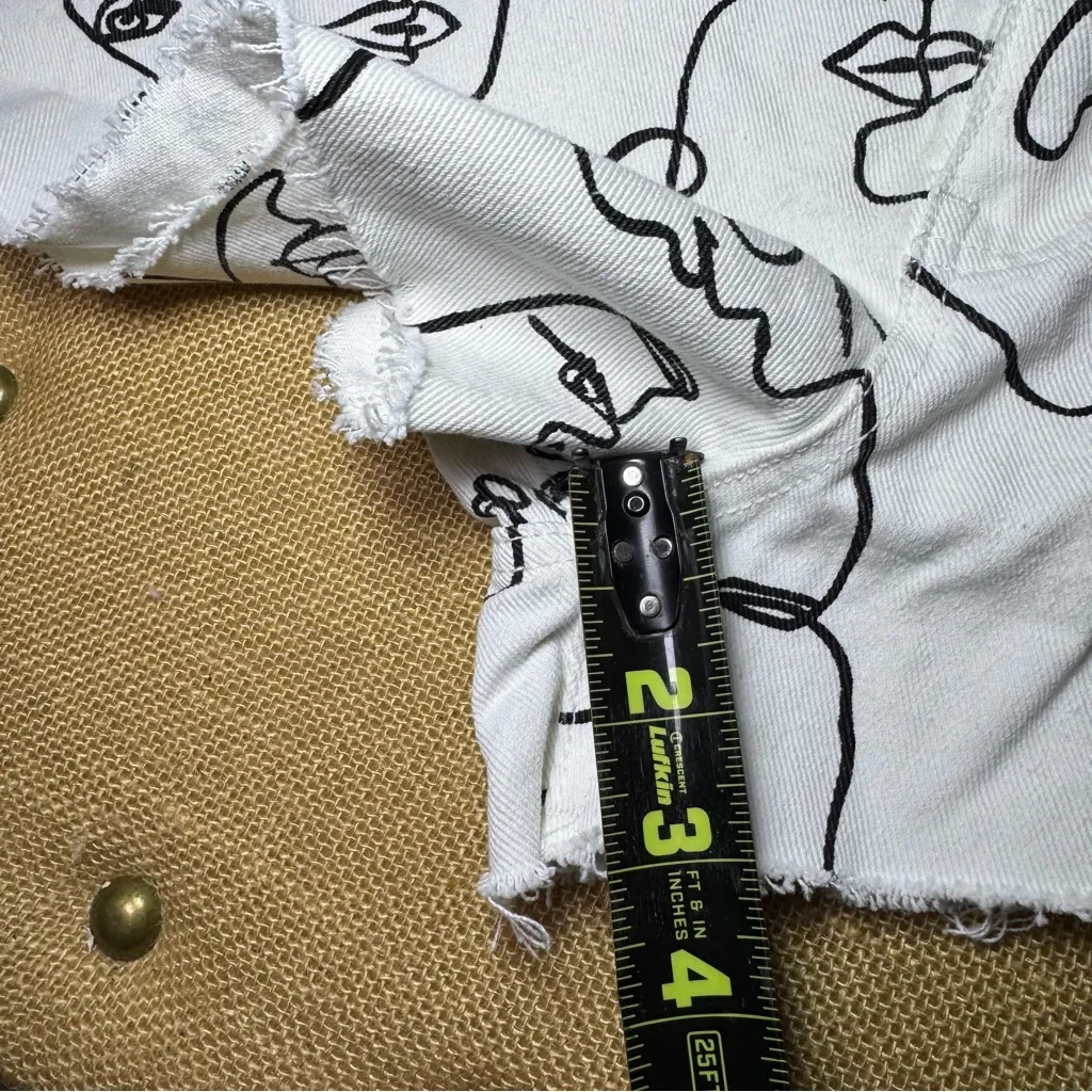 Missguided white denim shorts with a black abstract face line art print Size 4 - Image 9