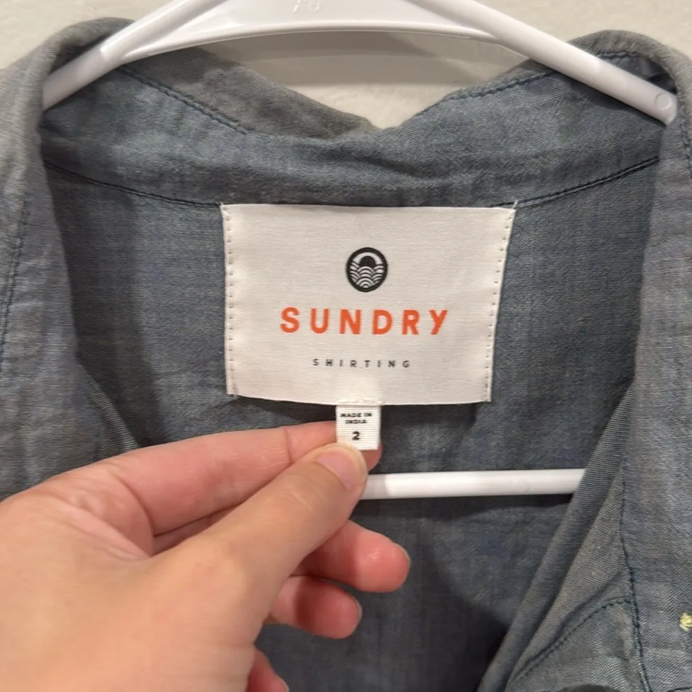 Sundry Casual Button Down Shirt Short Sleeve Size 2 (Medium) EUC - Image 6