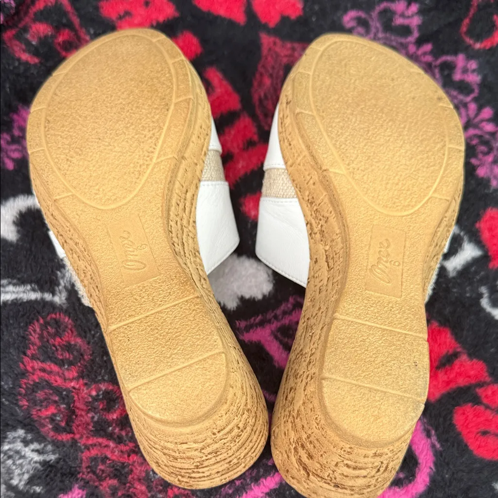 Onex Women's White and Tan Wedge Sandals Size 6 - Image 4