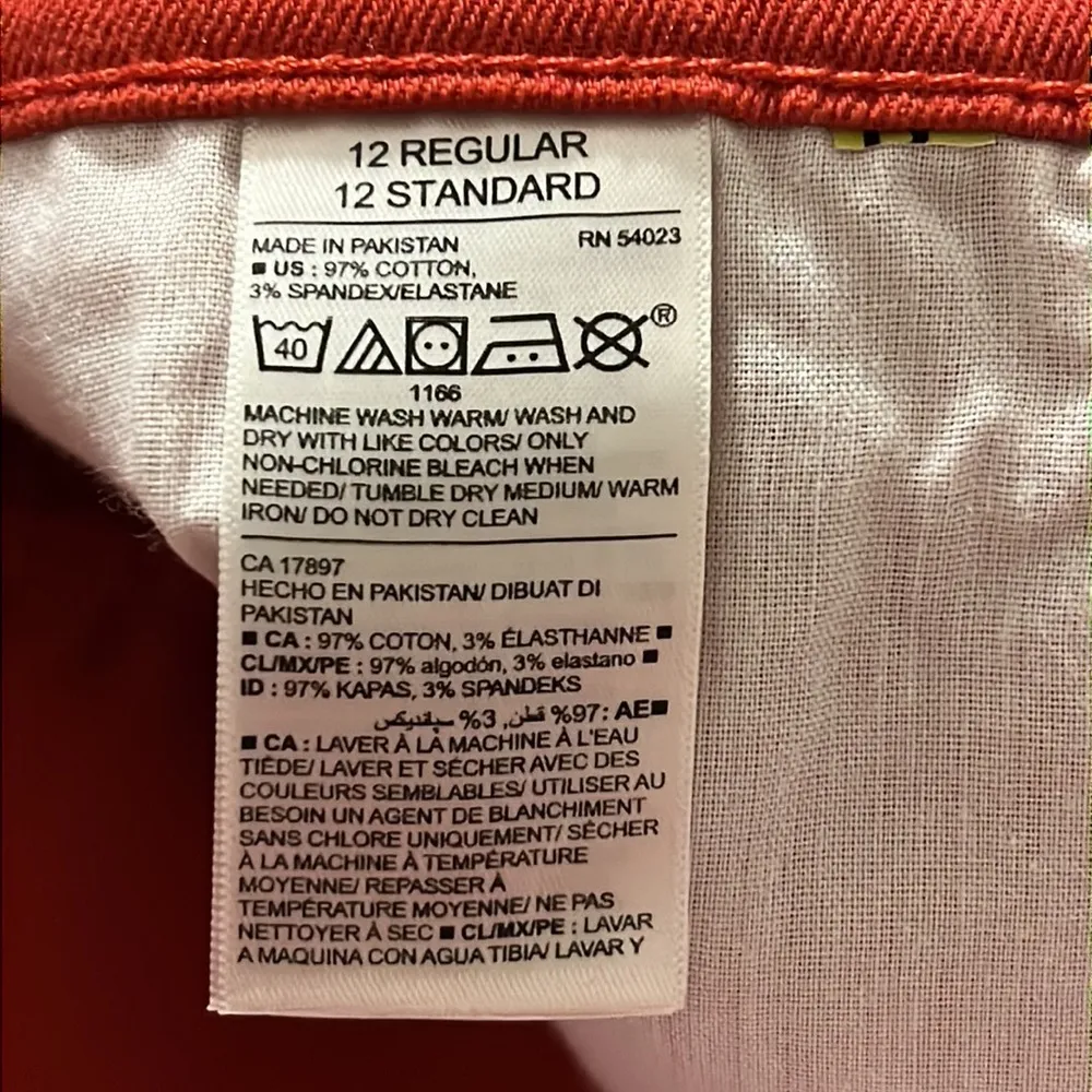 Old Navy size 12 regular shorts 3” dark salmon coral color flaw on 8th pic NWT - Image 10