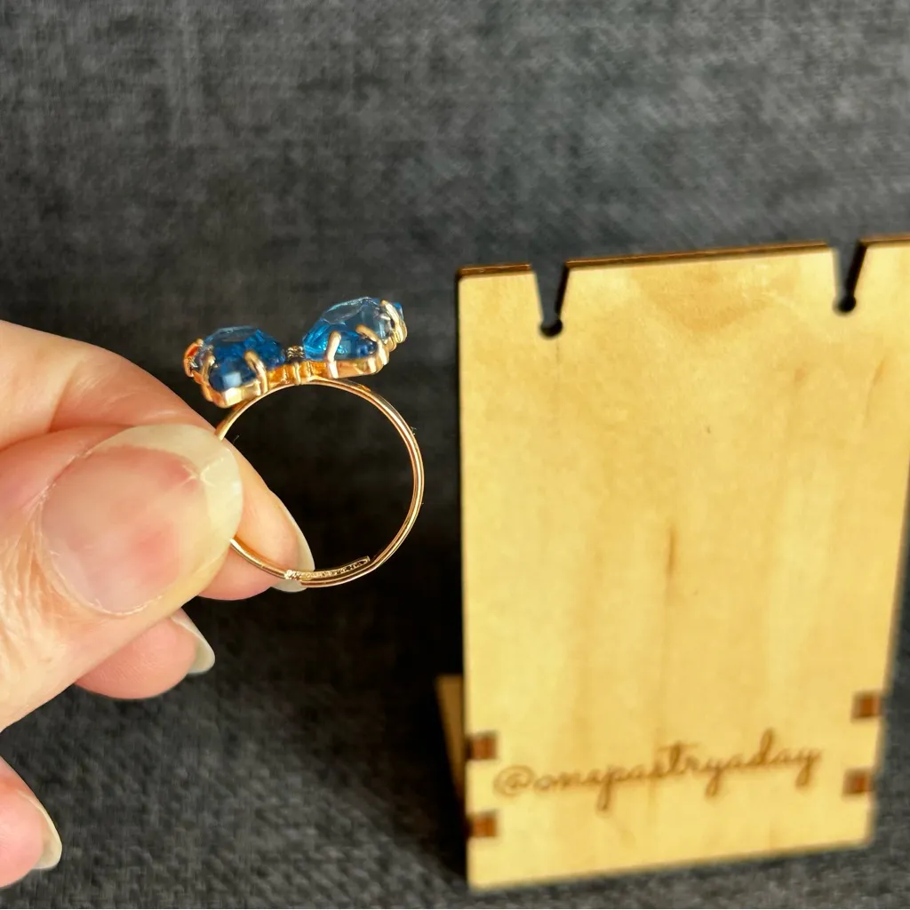 Pretty BLUE Butterfly Gemstone Fashion Ring, Gold, Adjustable - Image 10