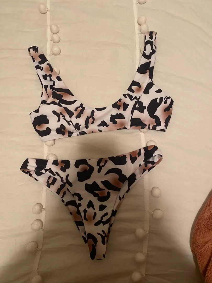 Zaful leopard print bikini top and cheeky bottoms - Image 2