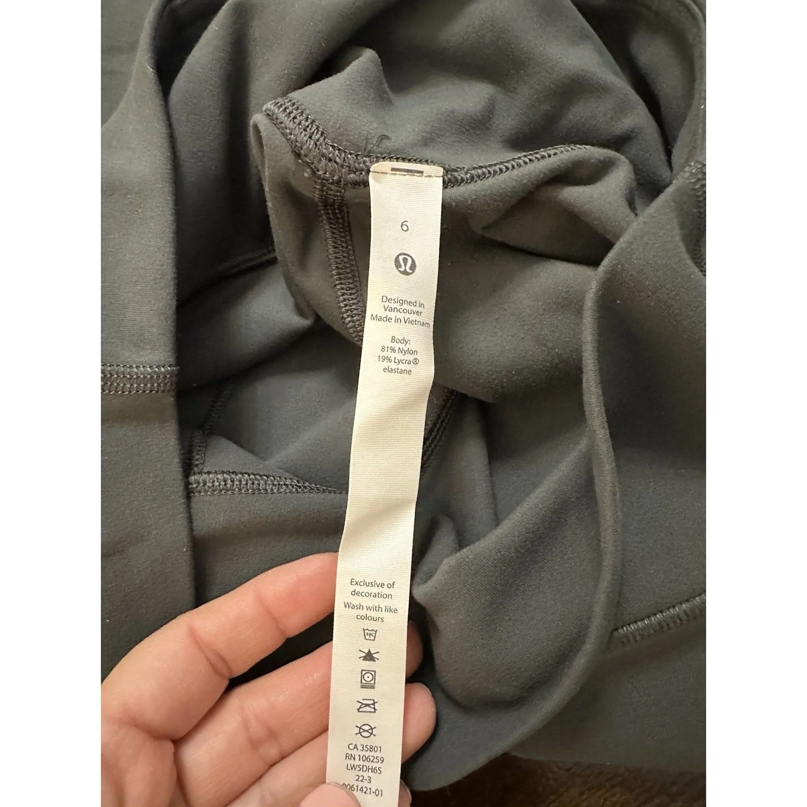 Lululemon Women's Align Jogger Pants 28" Size 6 Graphite Grey Black - Image 8