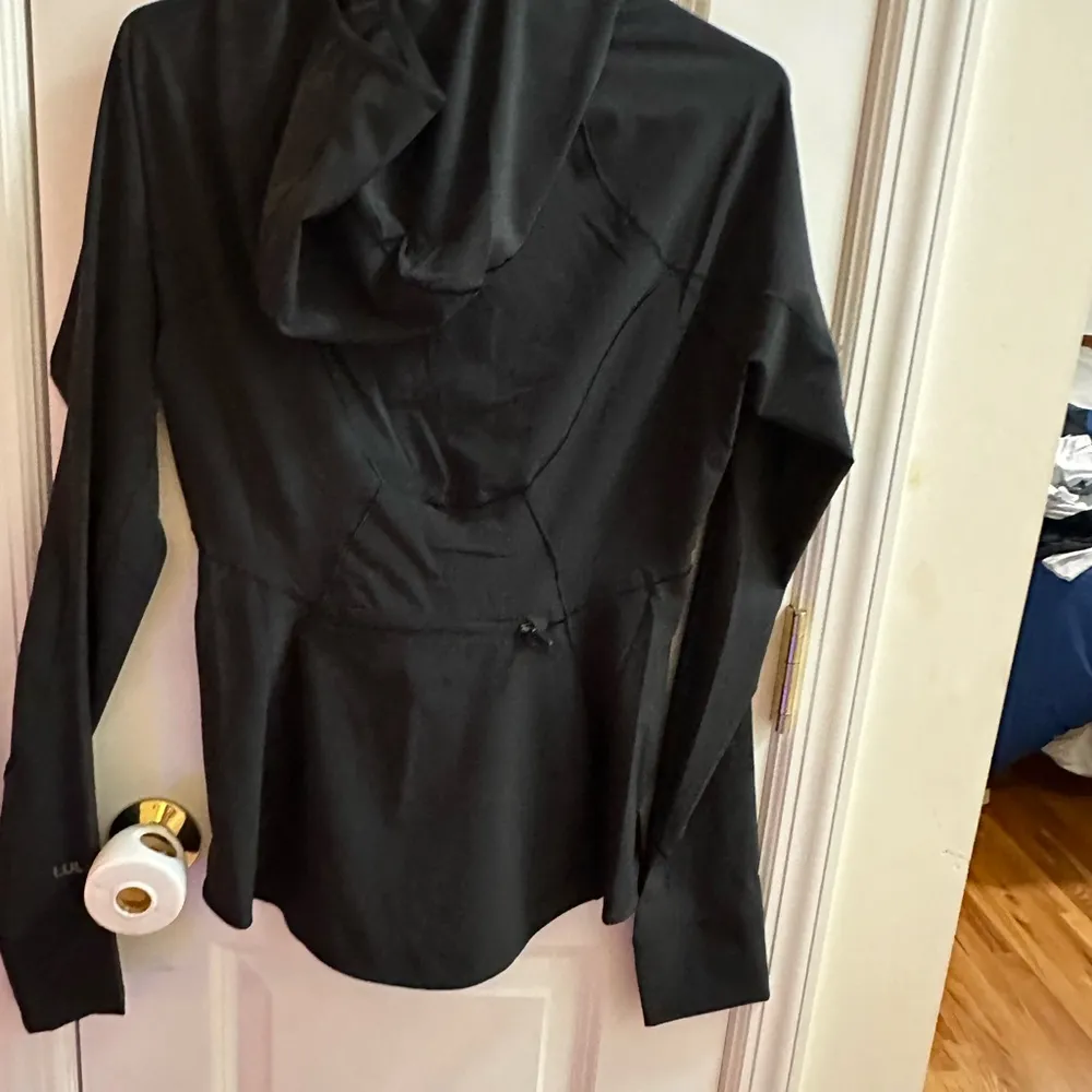 Lululemon  MIST OVER WINDBREAKER - Image 7