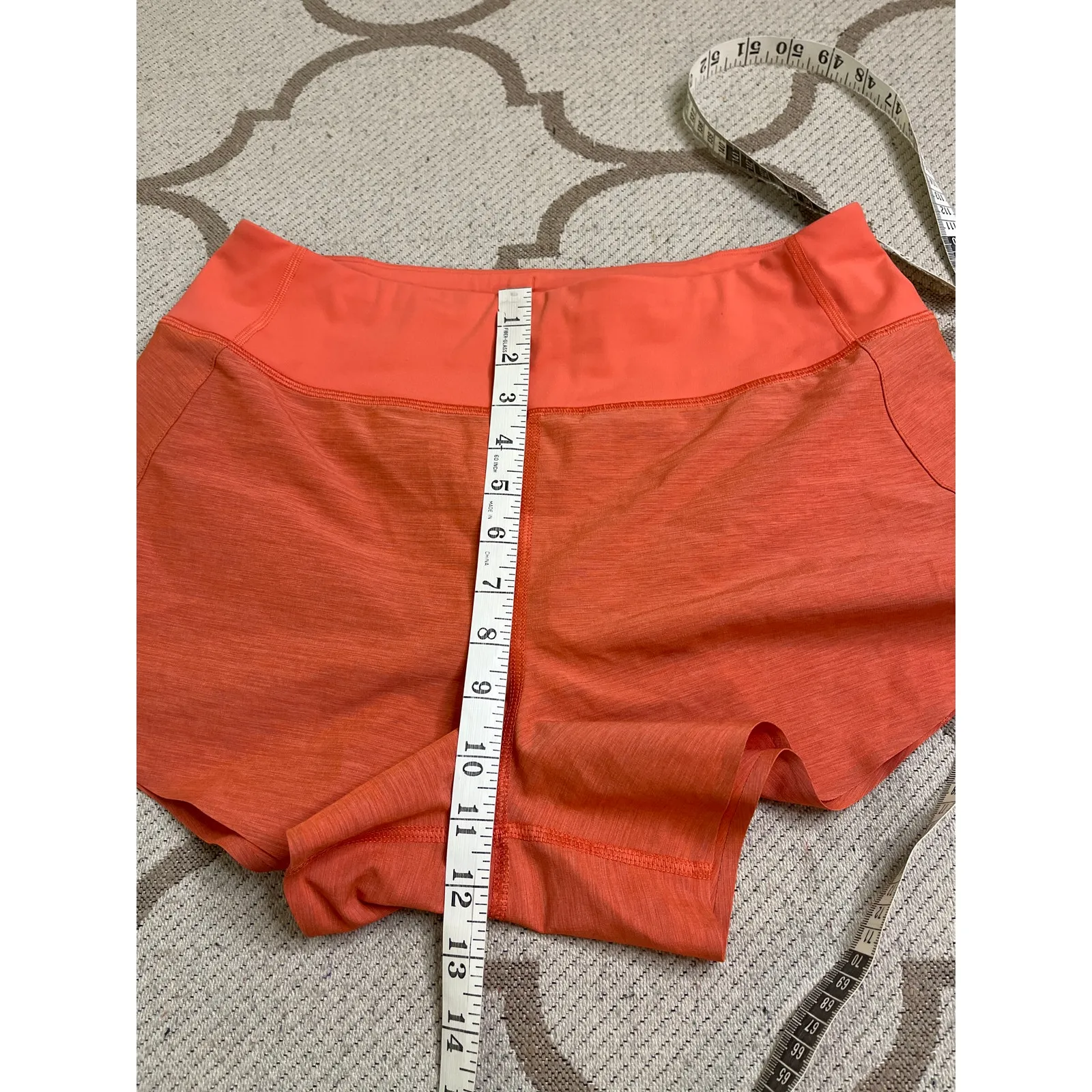 Athleta Run With It Textured 3.5” shorts, orange, size small - Image 5