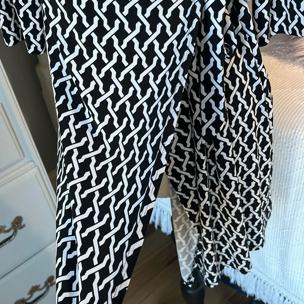 Laundry Shelly Segal Black White Wrap Dress Collared Belted Silky Womens XS - Image 10