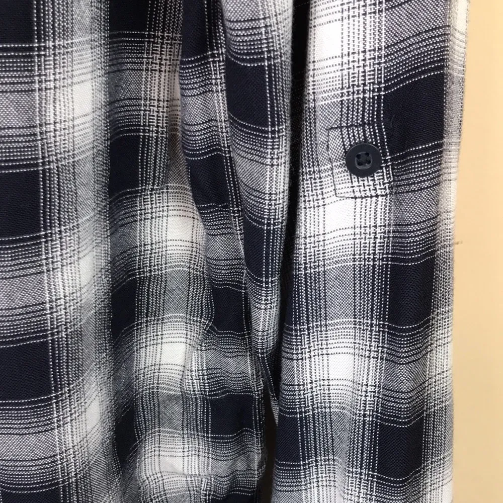 Tommy Hilfiger Women’s Black White Plaid Split Neck Hi-Low Long Sleeve Shirt - Image 6