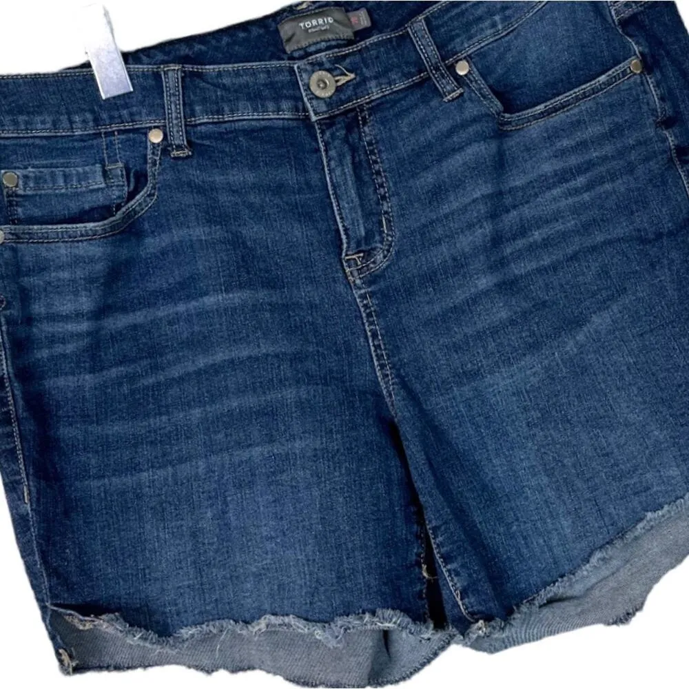Torrid Shorts Cut Off Mid Rise 5” Raw Hem Frayed Medium Blue Women’s 18 Plus - Image 5
