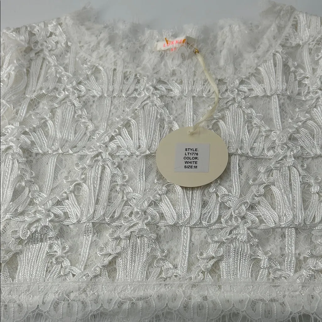 Luxxel White Textured Lace Crop Top - Image 13