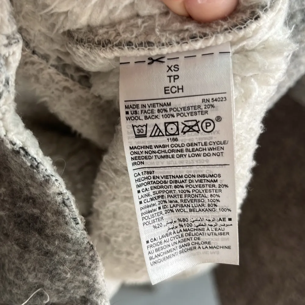 Old Navy oversized Sherpa zip up coat - Image 3
