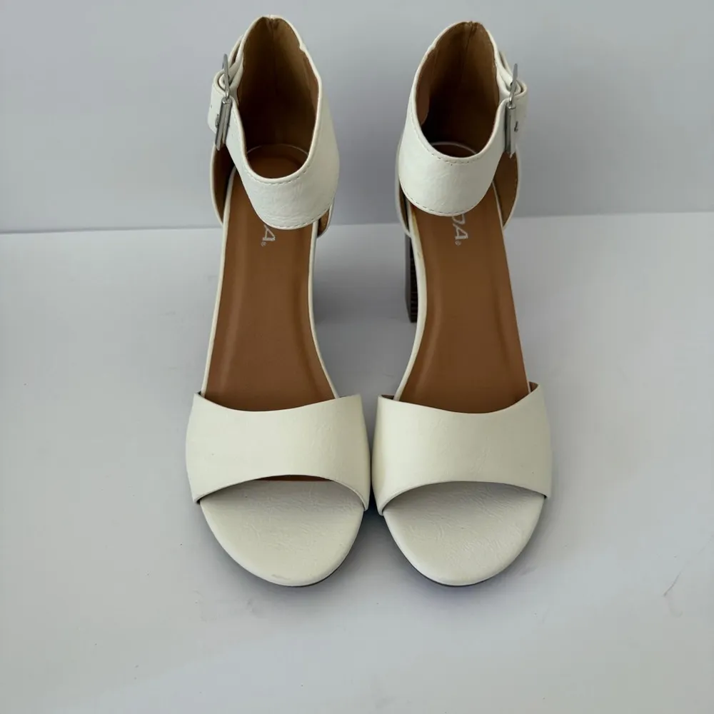 White Block Heel Sandals Size 10 Buckle Faux Leather Chunky Minimalist Heels - Image 2