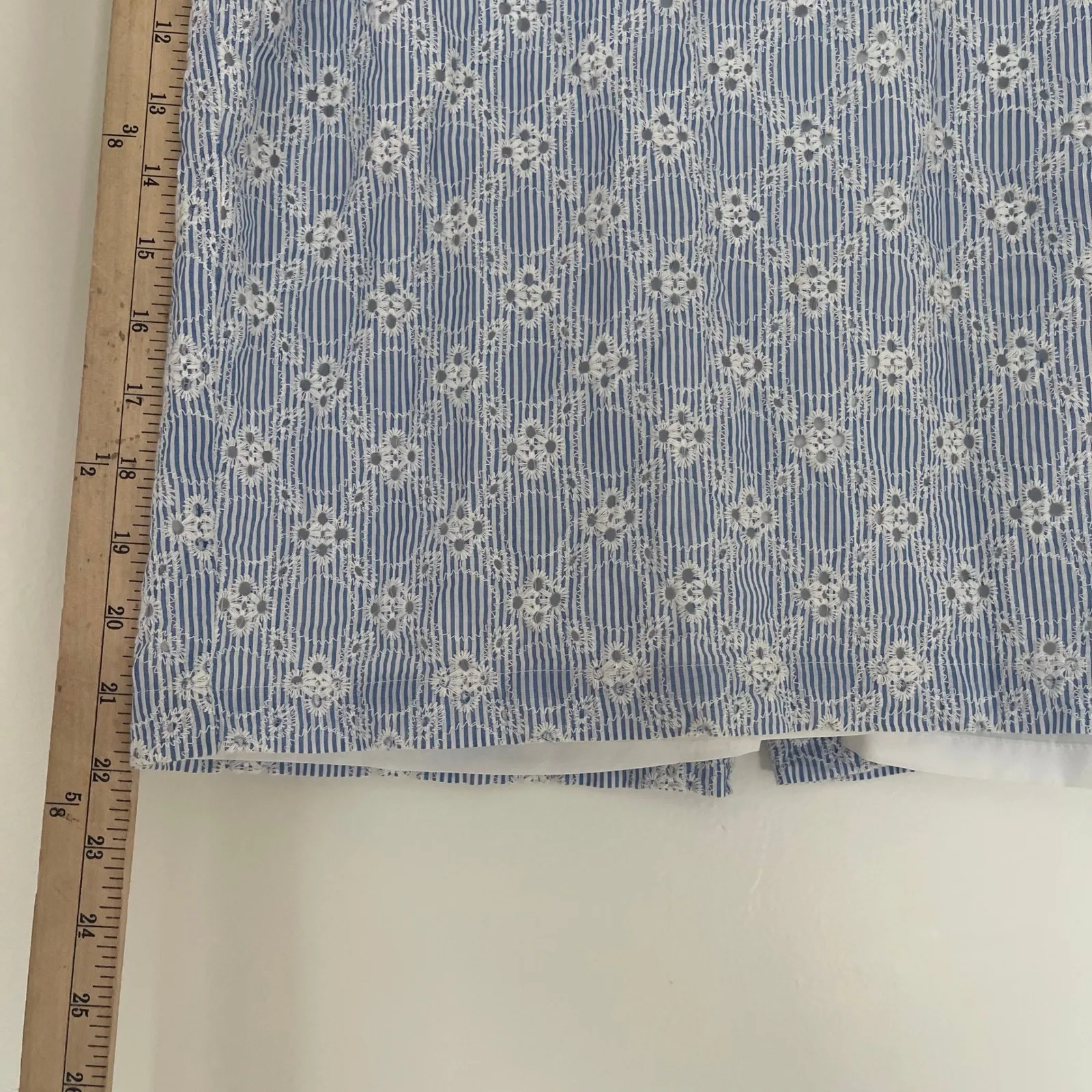 Ann Taylor Blue White Embroidered‎ Eyelet Women's Pencil Skirt Size 6 - Image 6