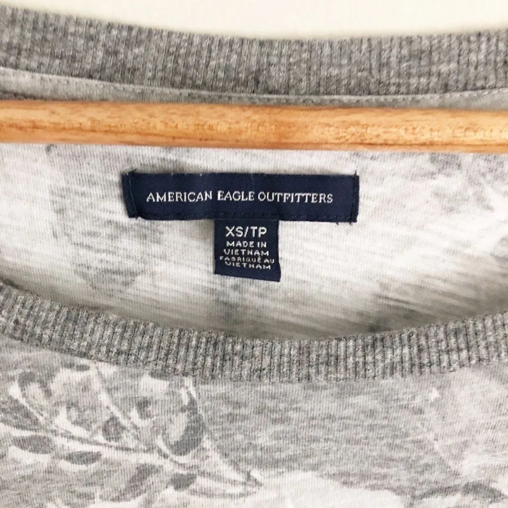American Eagle Lightweight Floral Pullover Gray XS - Image 2