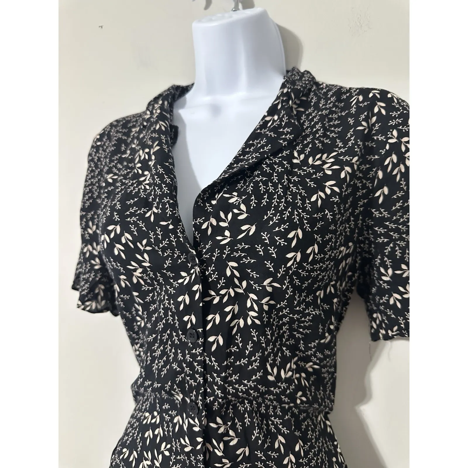 ZARA Black & White Leaf Print Jumpsuit Collared V-Neck Wide-Leg Size Small - Image 4