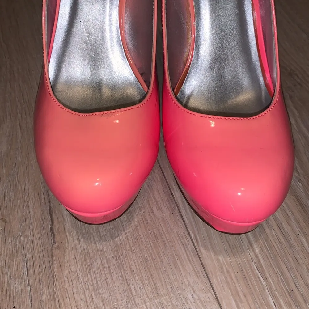 Heart In D Hot Pink Ombre platform heels Size 8.5 - Image 4