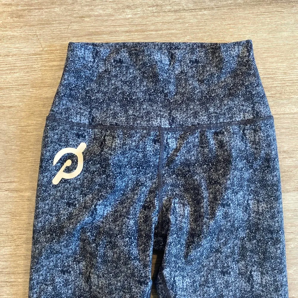 Women’s Peloton Workout Leggings Blue Size Small - Image 2
