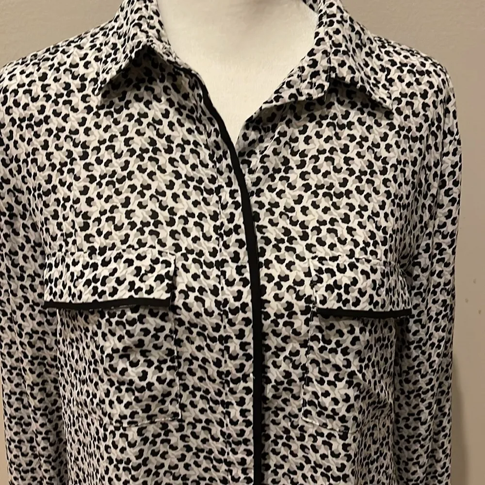 LOFT, Career Top, Collared Button Down with Unique Black/White/Grey Design, XS - Image 3