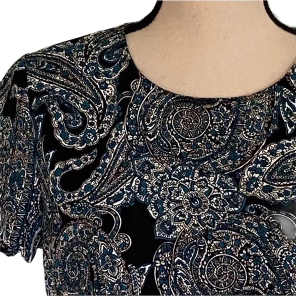 BANANA REPUBLIC Factory black, white & teal paisley short sleeve top. Small. EUC Black - Image 2