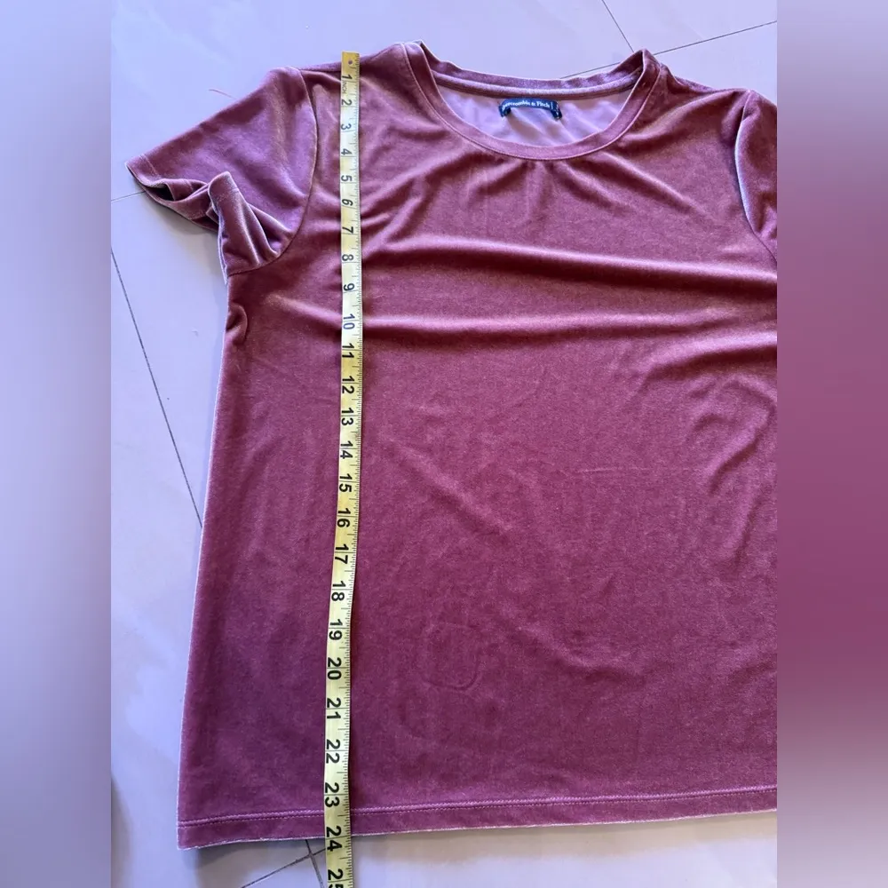 Abercrombie and Fitch Velvet short sleeve top wine color size M comfy top - Image 11