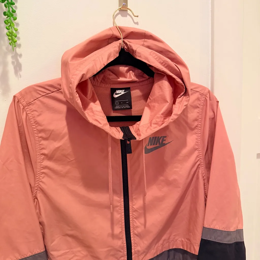 Nike Sportswear Repel Women's Windbreaker Coral Black Colorblock Jacket Small - Image 3