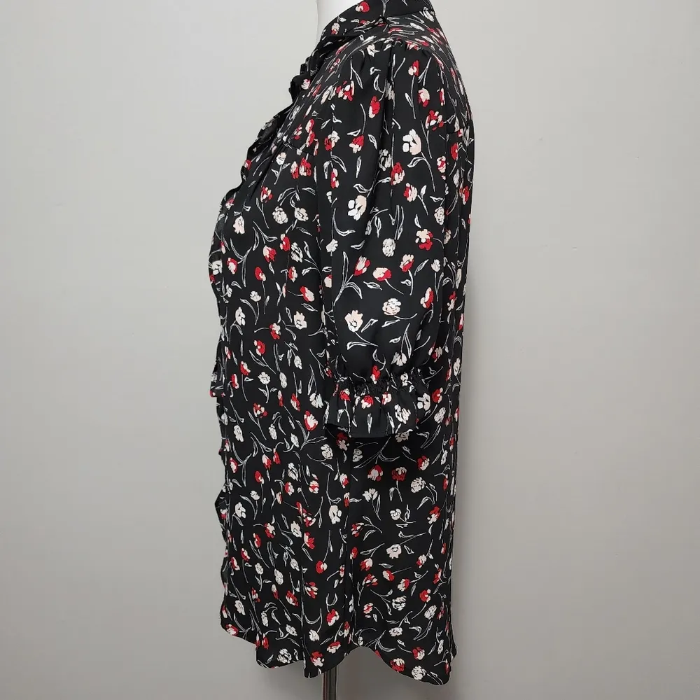 Worthington black red floral ruffle button down size large - Image 3