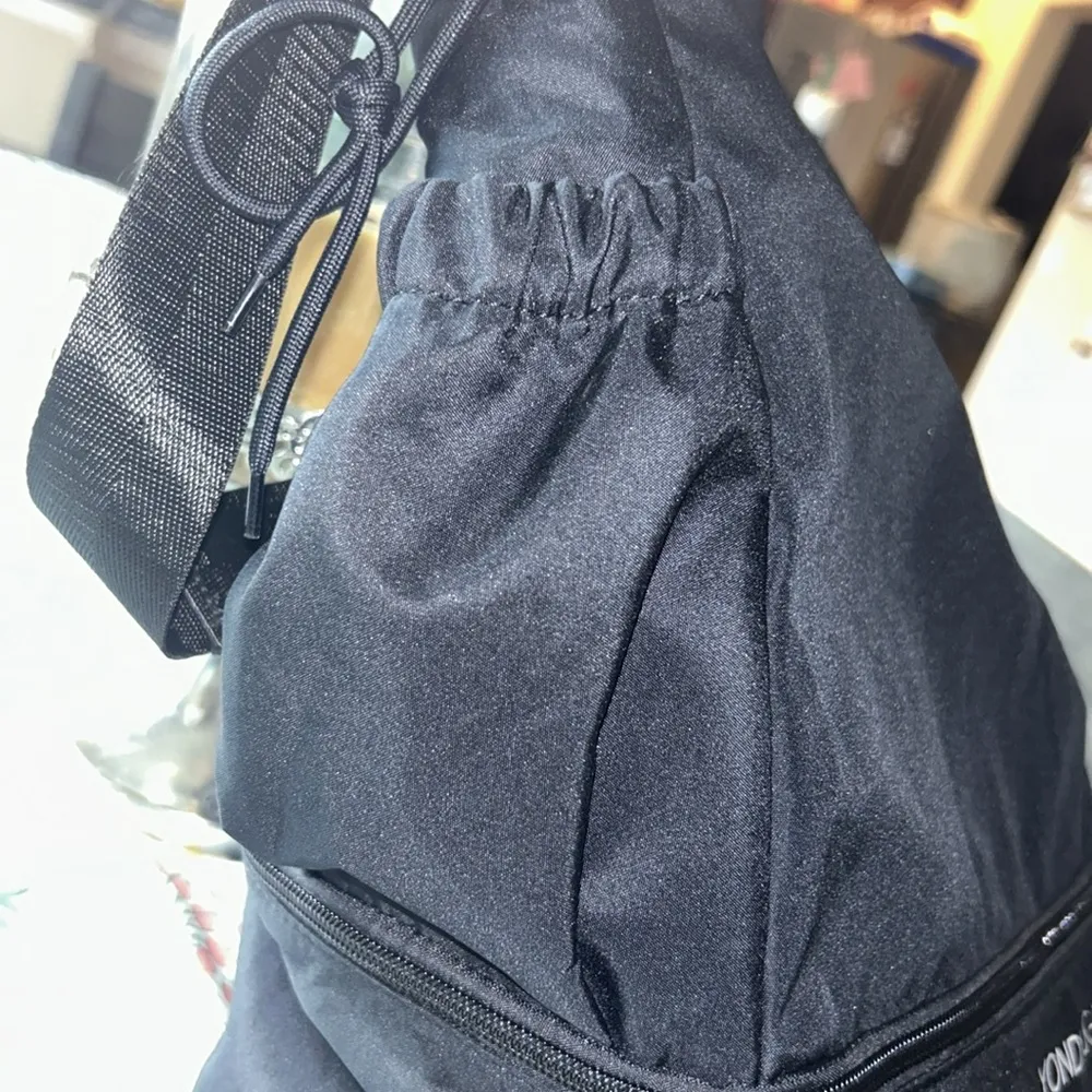 NWT Beyond Yoga Covertible Gym Bag - Image 5