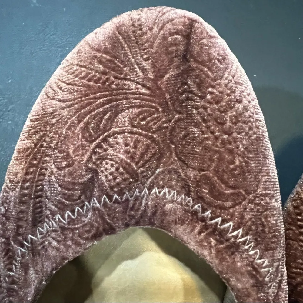 Lucky Brand dark mauve pink velvet patterned Emmie flats Size 7.5 - Image 4