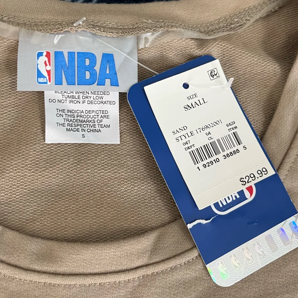 NWT! NBA Washington Wizards Women’s Long Sleeve Crew Neck T-Shirt 18” P2P - Image 4