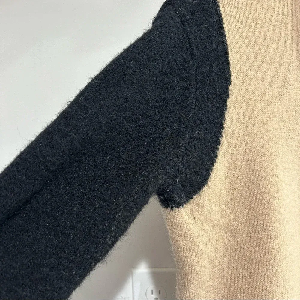 On Trend Cream and Black Turtleneck Sweater Tan Size M - Image 10