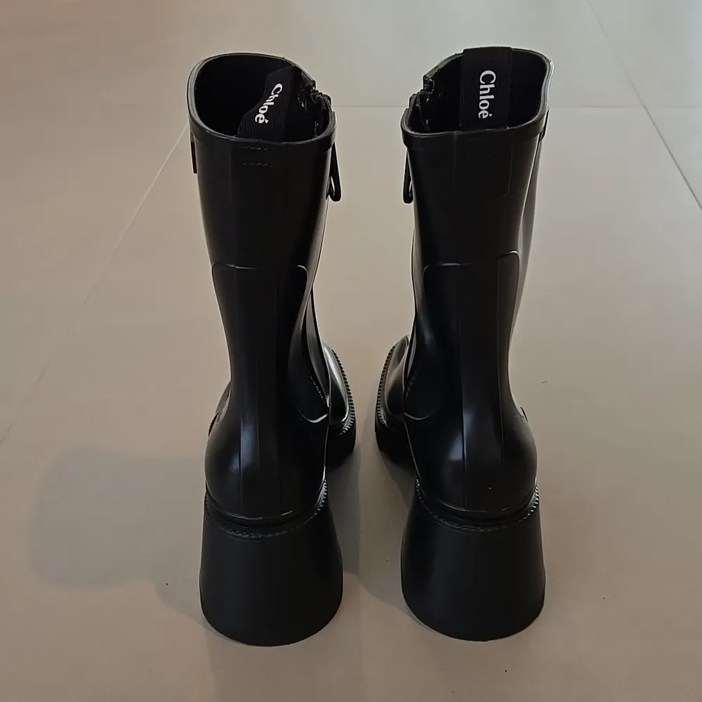 New Chloe Betty Rubber Rain Booties - Image 4