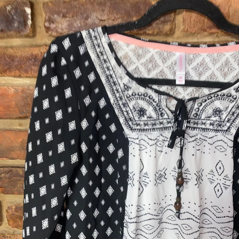 Xhilaration Black Cream Printed Lace Long Sleeve Blouse Women's Size XS - Image 2