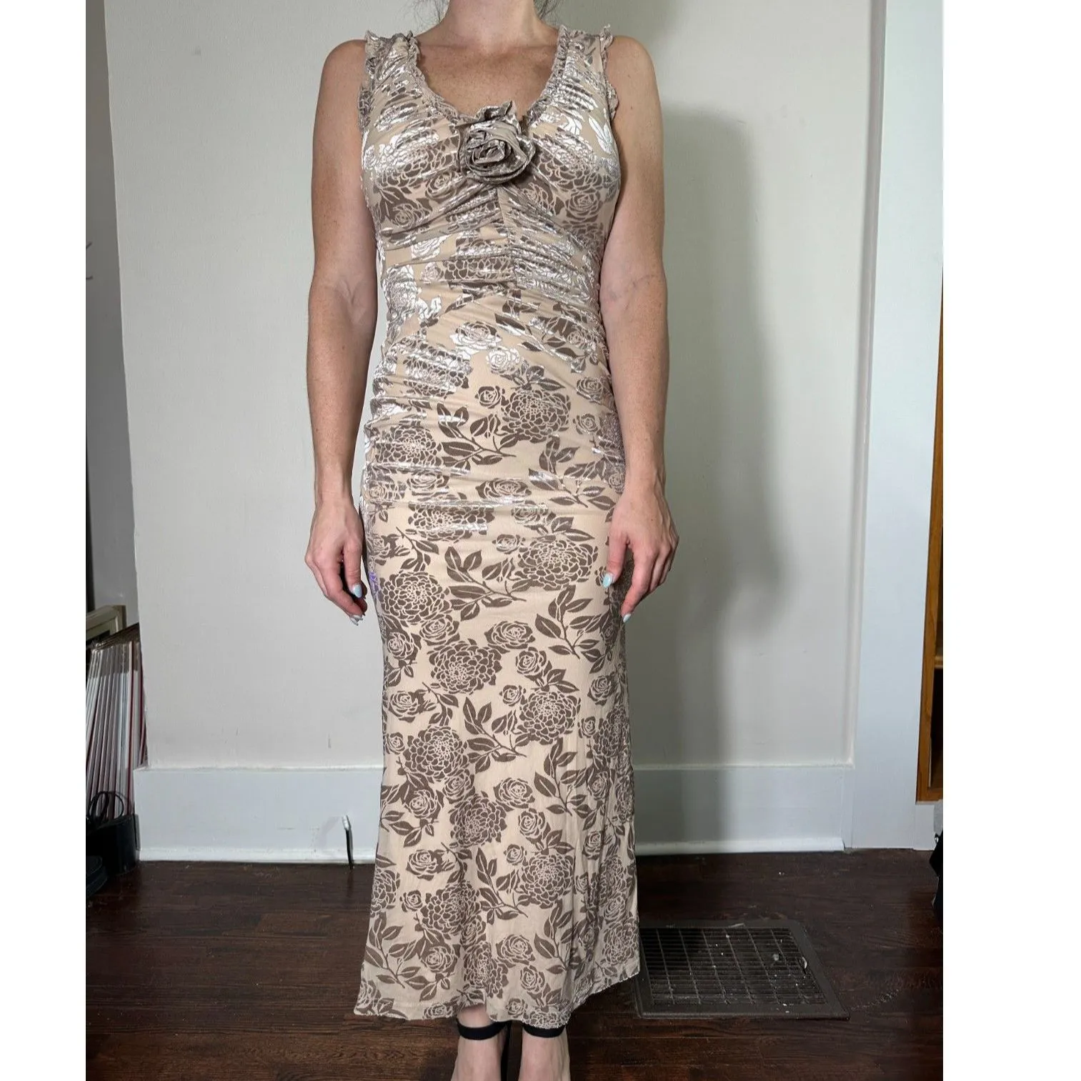 Stunning Here Comes the Sun Velvet Beige Midi Dress Size XS NWT - Image 3