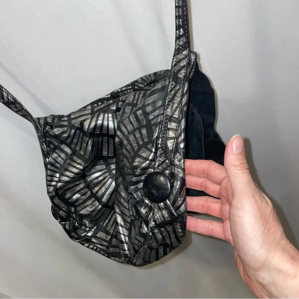 Groovy vintage black and silver metallic slouch hobo bag crossbody ruffle unique - Image 10